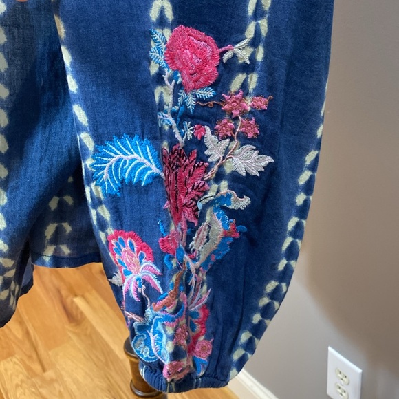 Sundance Blue Top with Embroidered Sleeves - Large - Picture 4 of 6